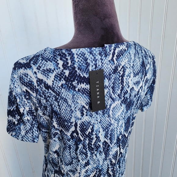 NWT TIANA B Gorgeous Blue White Snake Skin Shift Dress Short Sleeve Stretch Sz L - Picture 7 of 15